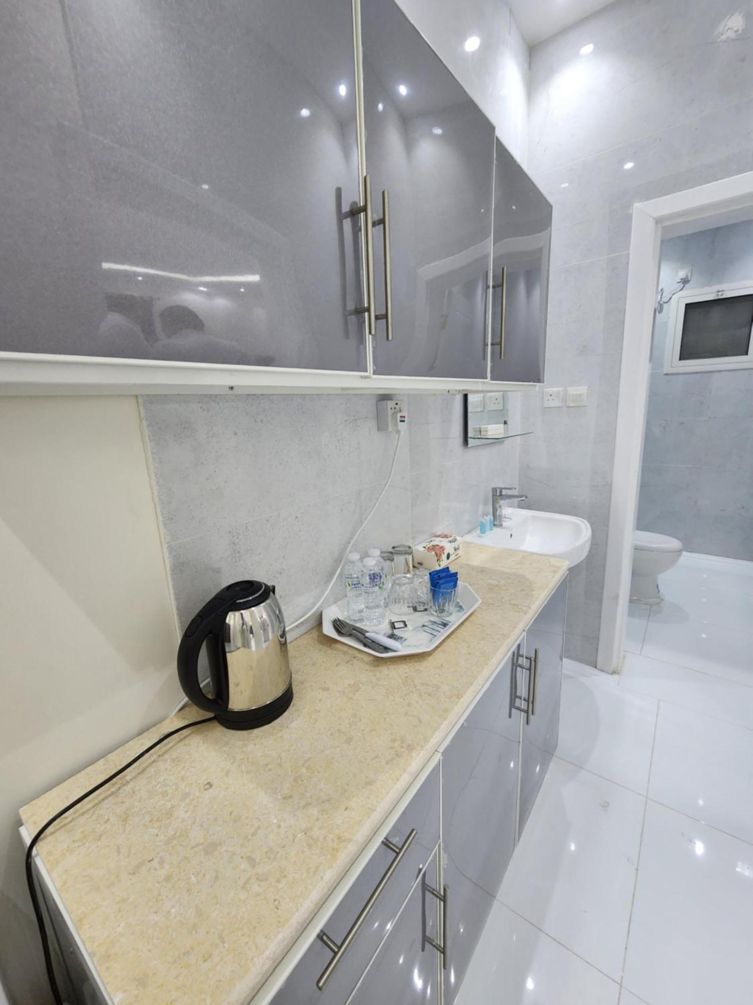 Yaqoot Al Madina Suites Al Awali Eksteriør billede