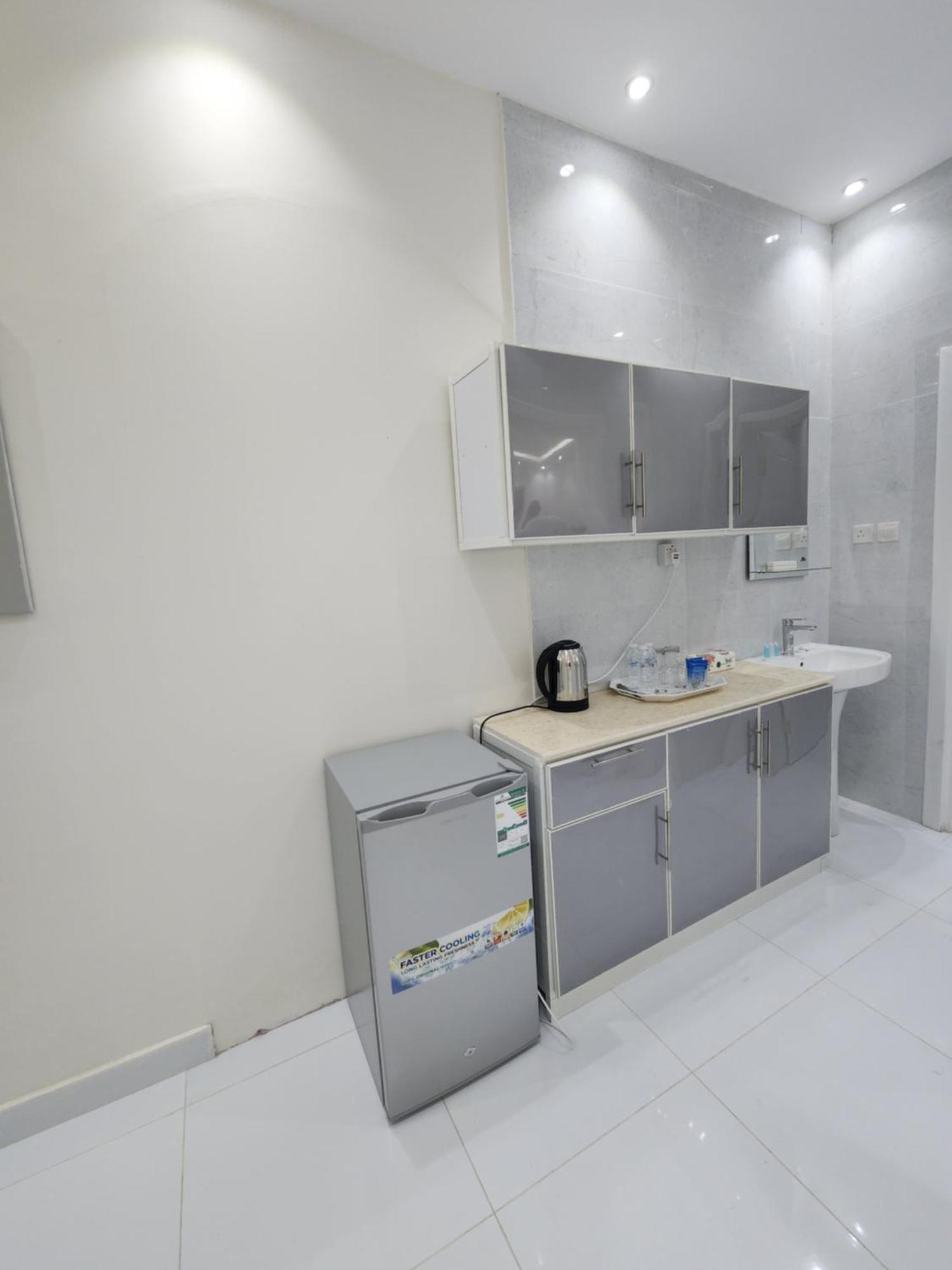 Yaqoot Al Madina Suites Al Awali Eksteriør billede